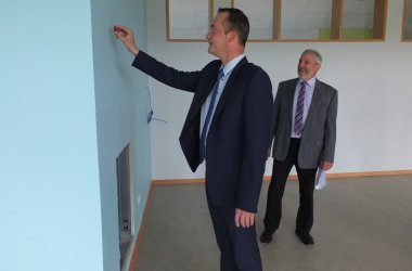 Schulausbau in Amel: Zusatzkonvention wegen Umzugs des Kindergartens unterzeichnet
