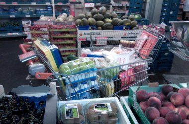 Im Colruyt mussten die Kunden ihre gefüllten Einkaufswagen stehen lassen