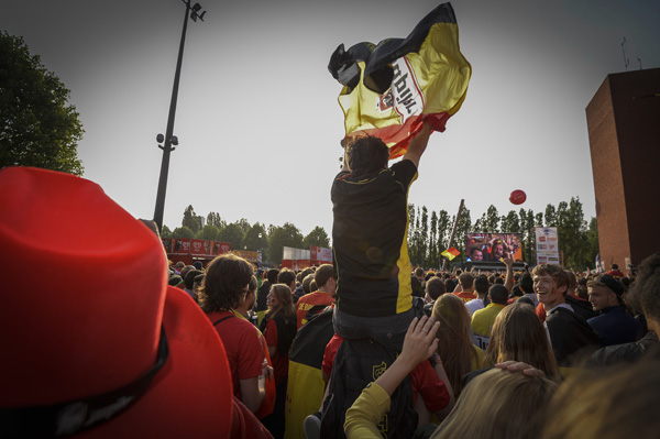 Fußballfans feiern in Brüssel