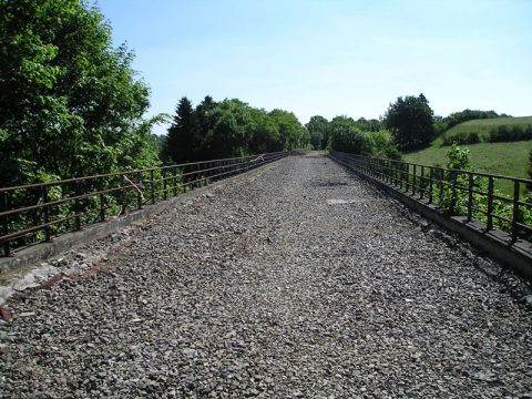 Zurzeit wird das etwas in die Jahre gekommene Geländer am Viadukt in Bütgenbach erneuert