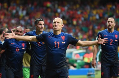 Niederlande schlagen Spanien - Robben schießt Oranje in Führung