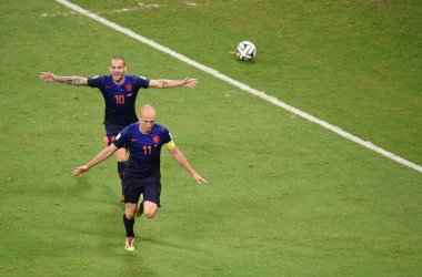 Niederlande schlagen Spanien - Robben feiert das 5:1