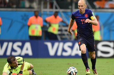 Niederlande schlagen Spanien - Robben steuert zwei Tore bei