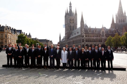 Familienbild der Gipfel-Teilnehmer am Donnerstagabend in Ypern