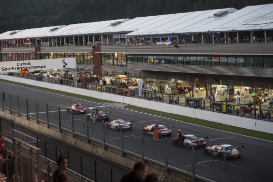 24-Stunden-Rennen von Spa - Rennunterbrechung nach einer Kollision