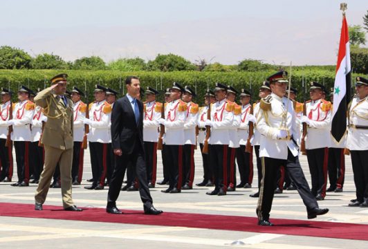 Syriens Präsident Baschar al-Assad (M.) in Damaskus