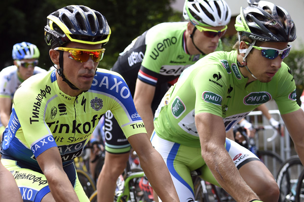 Alberto Contador (l.) und Peter Sagan beim Start deer zehnten Etappe der diesjährigen Tour de France