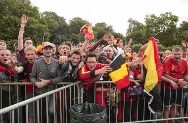 Rote Teufel-Fans feiern ihre Helden in Brüssel