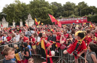 Rote Teufel-Fans feiern ihre Helden in Brüssel