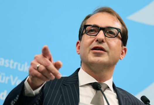 Verkehrsminister Dobrindt stößt mit seinen Maut-Plänen auf Kritik