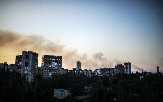 Rauch über der ukrainischen Stadt Donezk