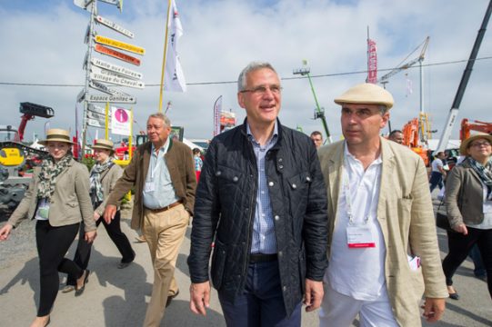 Kris Peeters und der Vorsitzende der Landwirtschaftsmesse in Libramont, Benoît Coppée