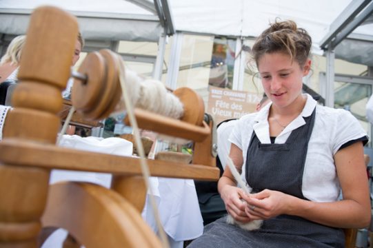 Wollverarbeitung auf der Landwirtschaftsmesse in Libramont