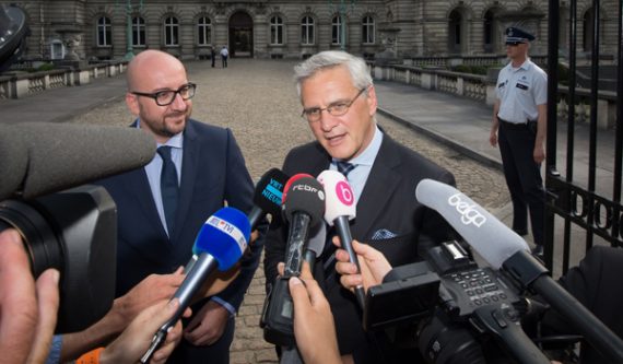 Charles Michel und Kris Peeters vor der Presse (22.7.)