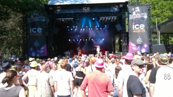 Francofolies: Publikum genießt Konzert in der Sonne