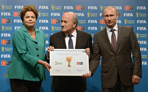 Brasiliens Präsidentin Dilma Rousseff, FIFA-Präsident Joseph Blatter und Russlands Präsident Wladimir Putin