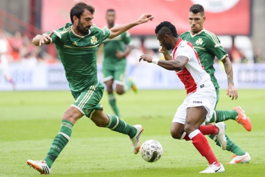 Panathinaikos Athen (Giorgos Koutroubis) hält Standard Lüttich (Imoh Ezekiel) in Schach: 0:0