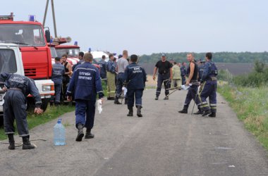 Nach dem Flugzeugabsturz in der Ukraine: Zahlreiche Helfer sind vor Ort