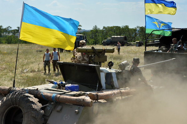 Panzer des ukranischen Militärs in der Region Donetzk