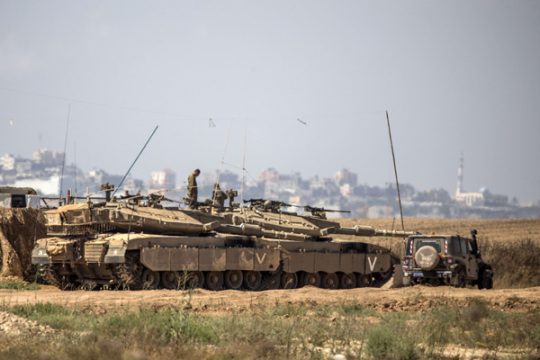 Israel verlegt Bodentruppen an den Rand des Gazastreifens