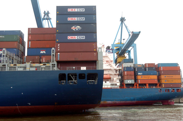 Containerschiffe im Hafen von Zeebrugge