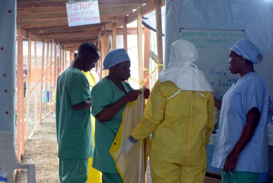 Ärzte ohne Grenzen versuchen in Liberias Hauptstadt Monrovia der Ebola Herr zu werden.