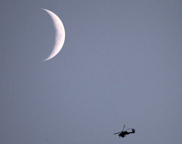 Israelischer Hubschrauber über Gaza