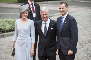 Gedenken an den Ersten Weltkrieg: Empfang der Gäste in Lüttich - König Philippe und Königin Mathilde mit König Felipe von Spanien