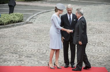 Gedenken an den Ersten Weltkrieg: Empfang der Gäste in Lüttich - König Philippe und Königin Mathilde mit Österreichs Präsident Heinz Fischer
