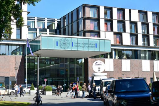 Ein an Ebola erkrankter WHO-Mitarbeiter wird im Hamburger Universitätsklinikum Eppendorf behandelt