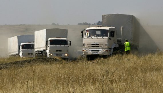 LKW des russischen Hilfskonvois in der Stadt Kamensk-Shakhtinsky, 30 Kilometer von der ukrainischen Grenze entfernt (14. August)