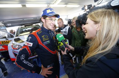 Thierry Neuville im BRF-Interview: "Ob ich den Sieg feiere? Da könnt ihr einen drauf lassen!" (Bild: Hyundai Motorsport)