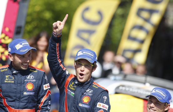 Thierry Neuville und Nicolas Gilsoul gewinnen die Rallye Deutschland 2014