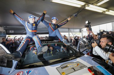 Erster WM-Sieg: Thierry Neuville und Nicolas Gilsoul gewinnen die Rallye Deutschland - Bild: Hyundai Motorsport
