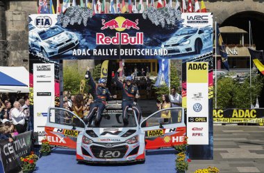Erster WM-Sieg: Thierry Neuville und Nicolas Gilsoul gewinnen die Rallye Deutschland - Bild: Hyundai Motorsport