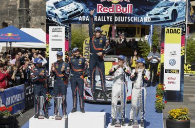 Erster WM-Sieg: Thierry Neuville und Nicolas Gilsoul gewinnen die Rallye Deutschland - Bild: Hyundai Motorsport