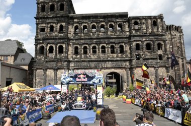 Erster WM-Sieg: Thierry Neuville und Nicolas Gilsoul gewinnen die Rallye Deutschland - Bild: Hyundai Motorsport