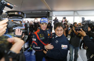 Erster WM-Sieg: Thierry Neuville und Nicolas Gilsoul gewinnen die Rallye Deutschland - Bild: Hyundai Motorsport