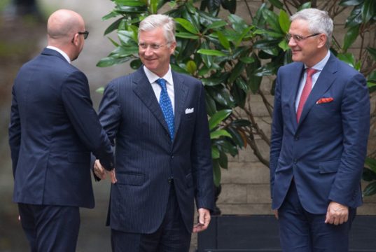 Kris Peeters und Charles Michel bei König Philipp