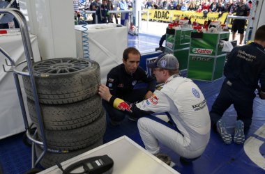 Rallye Deutschland - Ingenieur Fabrice Vanertvelde und Jari-Matti Latvala - Bild: Volkswagen Motorsport