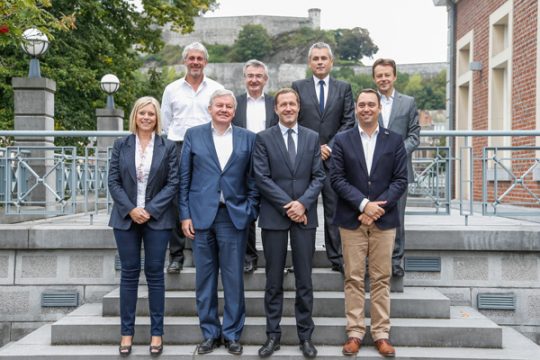 Die Wallonischen Regionalminister Eliane Tillieux (PS), Paul Furlan (PS), Jean-Claude Marcourt (PS), René Collin (CDH), Paul Magnette (PS), Christophe Lacroix (PS), Maxime Prévot (CDH) und Carlo Di Antonio (CDH)