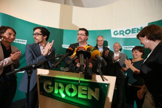 Wouter Van Besien (M.) bei der Pressekonferenz am Donnerstag