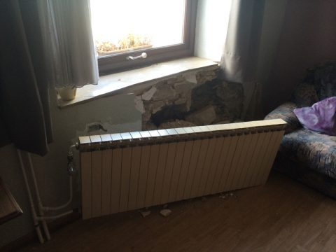 Abgerissener Heizkörper im Haus in Atzerath