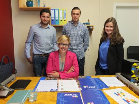 Jenny Baltus-Möres und ihre Mitarbeiter in ihrer Anlaufstelle in St. Vith