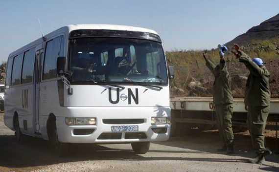 Bus mit den freigelassenen Blauhelm-Soldaten von den Fidschi-Inseln