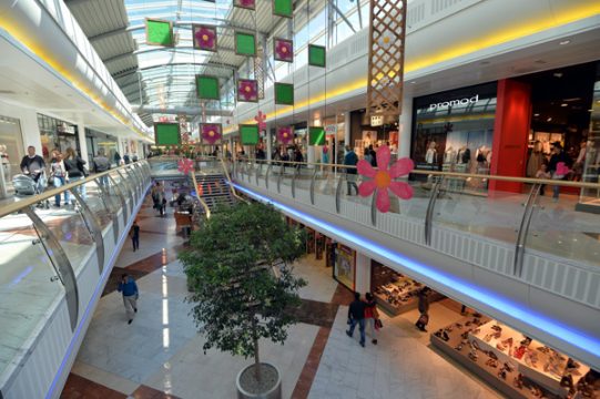 L'Esplanade: Shopping-Center in Neu-Löwen