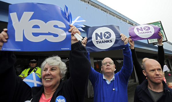 Befürworter und Gegner der Unabhängigkeit Schottlands in Glasgow