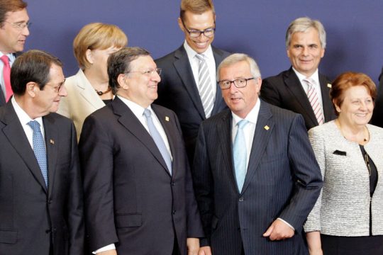 Der scheidende und der designierte EU-Kommissionspräsident beim EU-Gipfel am Wochenende(v.l. Manuel Barroso, Jean-Claude Juncker)