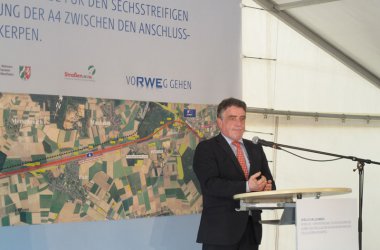 Michael Groschek, Verkehrsminister NRW, bei der Eröffnung des neuen Teilstücks der A4 zwischen Düren und Kerpen