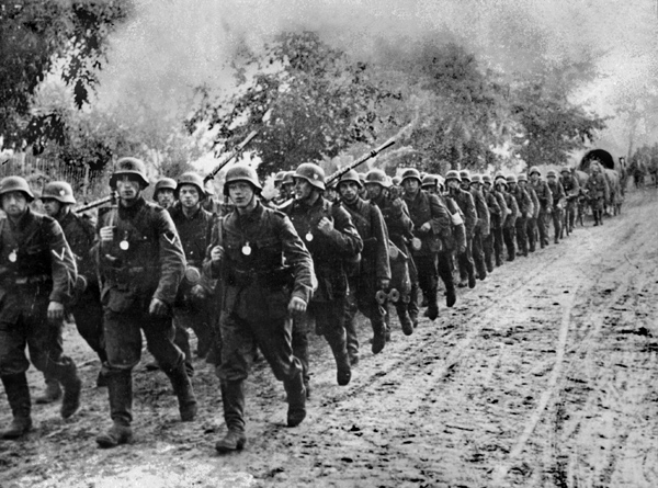 Deutsche Truppen am 1. September 1939 auf dem Weg nach Polen